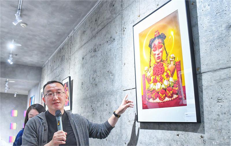 95 后南京摄影师创意摄影展开幕，用西方美学展现东方元素