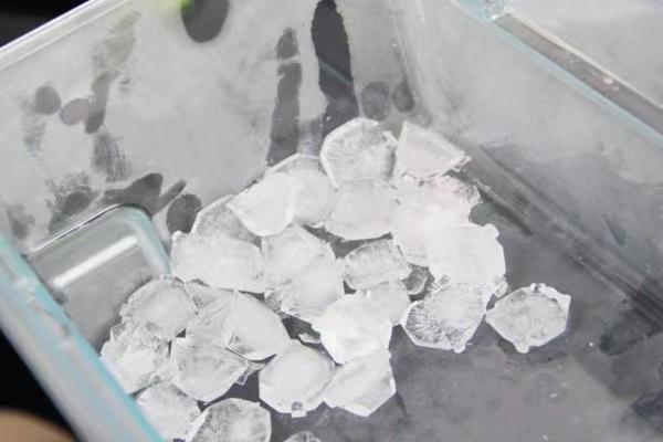 山东某大学夏天饮品店严禁加冰，网友：不要太荒谬！